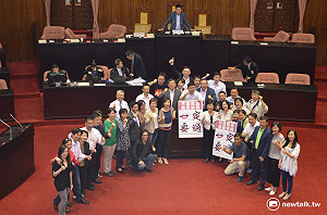 「一定要過」綠委甲級動員  起大早備戰黨產
