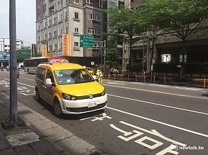 對抗Uber 交通部推多元化計程車不限黃色