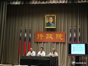 上班都在填表格？政院推動公務員管考簡化