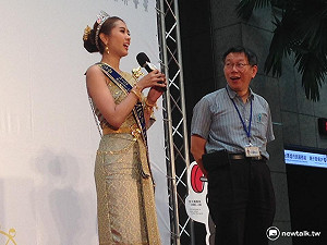 泰國免簽首發團來台  柯P高唱月亮代表我的心