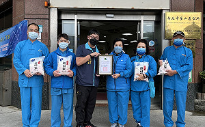 愛心團體捐贈白米及快篩劑　關懷金山弱勢家庭