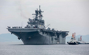 美軍「閃電航母」LHA-7最新近照 暫靠泊岩國待命FOIP