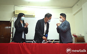 拜會萬美玲、魯明哲 張善政鞠躬：謝謝願意挺身而出