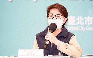 陪蔡英文視察被聯想「綠白合」 黃珊珊：為民謀福利 任何人都可合作