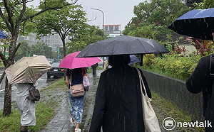 鋒面盤踞！18縣市豪大雨特報   彭啟明：明午後趨緩週末像初夏