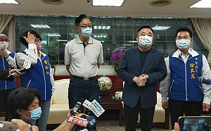 見邱奕勝後問題仍無解？黃暐瀚：張善政像什麼都不懂的「政治練習生」