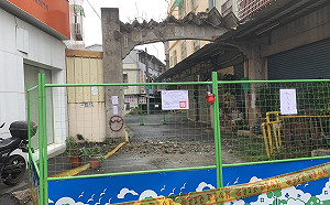 警察在場牌樓仍遭拆除 李天生痛批公權力不彰