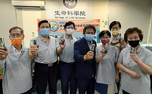 嘉義大學與華安醫學公司簽署產學合作備忘錄