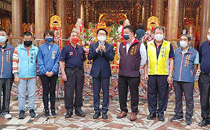 新北市副市長陳純敬中和福和宮、土城五穀先帝廟參拜贈匾