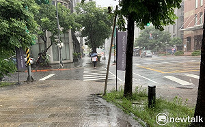 梅雨狂炸！18縣市豪大雨特報  專家公布下波「滯留鋒面」來襲時間