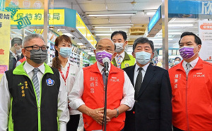 蘇揆：疫情三年情形各有不同 今年通過高原期以振興為主