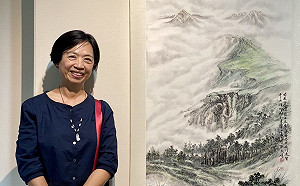 退休老師往哪裡去？曹文娟先敲響金鐘再辦個人水墨首展