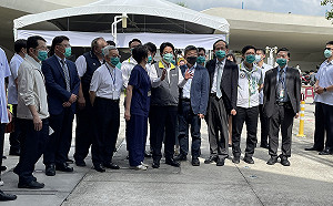 賴清德視察PCR給藥得來速 稱讚中榮守護大中部