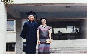 侯友宜千字拜別母親 送最後一程淚喊「來生再續母子緣 」