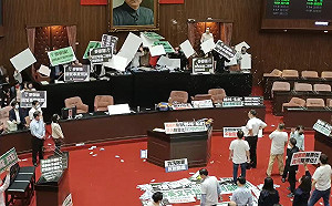 國務機要費除罪》時力要執政黨道歉 民眾黨批藍綠上演鬧劇