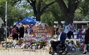 大拇指向下! 反槍隻管控德州州長參與小學槍擊案紀念活動 家長嗆可恥