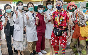 接種疫苗小孩怕怕！台大醫院用「這法寶」讓孩子乖乖打