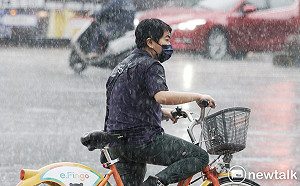 出門注意！大雷雨襲擊8縣市 氣象局：針對台北雙溪發布災防告警