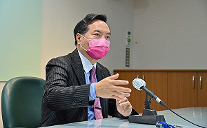 確診者死亡24小時內要火化？羅秉成：要看個案情形而定