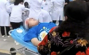 四川雅安連2震傳至少1死1重傷5輕傷 巨石阻峽谷道路