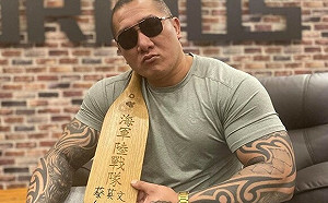 王浩宇譏｢討好肌肉男多可笑｣ 民進黨一堆人中槍 館長：你罵蔡英文?