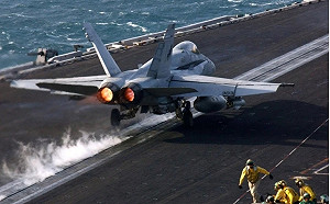 美國雙航母 vs. 遼寧號戰鬥群 誰勝? 專家 : 戰機如何「射出」是關鍵