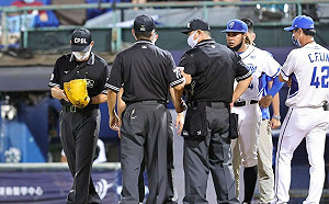 終於抓到外部物質　中職裁判進步了