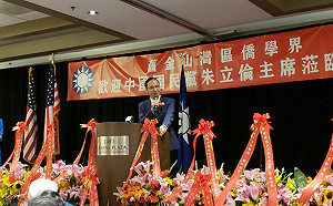 國民黨稱從頭到尾都是「親美」 王世堅：朱立倫跟統派唱雙簧「演給台灣人民看」