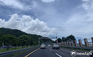 防2次碰撞！新領照汽車明年7/1應隨車配備反光背心