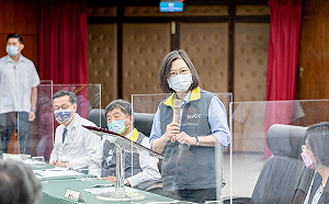 偕陳時中訪視彰基 蔡英文：中部疫情近期恐達高峰