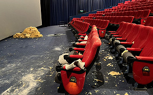 「捍衛戰士」震掉影城天花板 高市工務局裁罰6萬元