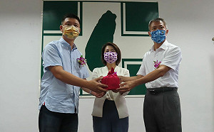 民進黨屏縣黨部主委交接  許展維交棒羅平道延續綠色執政