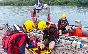 亞果遊艇聯手高雄港務消防隊！安平碼頭首次聯合演練