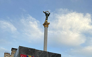 台灣援助烏克蘭 基輔獨立廣場驚見中華民國國旗