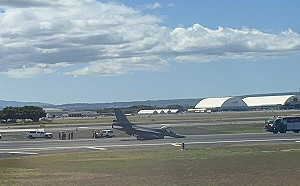 (影) 我國F-16A 自美返台 鼻輪故障迫降夏威夷機場