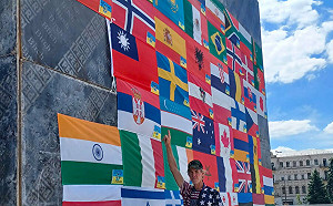 台灣志願兵英勇抗俄 美大叔掛我國旗致敬：中國有意見我再訂一千面