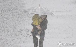 今天雨勢最猛！16縣市大雨特報 氣象局：入夜後趨緩