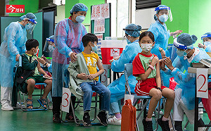 「不敢讓孩子打疫苗」家長憂mRNA造成心肌炎 籲政府加速高端EUA