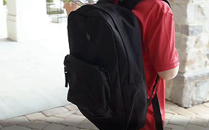 家長被嚇怕了！槍擊案後 美這款1.2萬防彈背包銷售暴增 8 倍