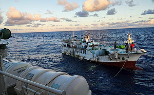 漁船輪機長中風  海巡隊千里馳援接返高雄救治