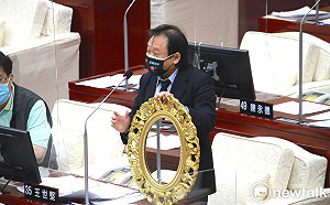 王世堅感情上支持黃珊珊選市長 柯文哲：希望你民意克服黨意