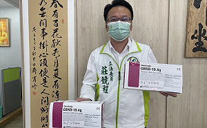 莊競程、曾朝榮送警快篩試劑 未見「XXX關心您」
