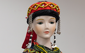 新北原民傳統服飾娃娃首露面 展現精湛手藝與豐厚田野