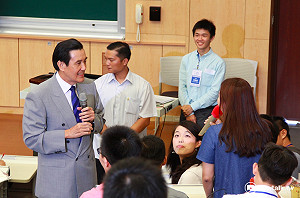 韓生問中華民國首都？馬英九2度說「在台北」
