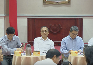 林全與民溝通遭諷「摸頭大會」官員打盹被抓包