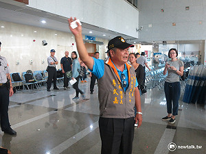 抗議污名化  遊覽車駕駛闖交通部叫陣賀陳旦