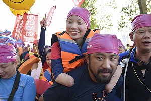 生命鬥士郭韋齊 成功挑戰泳渡日月潭