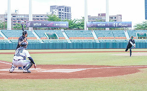 台鋼雄鷹職棒隊新人測試會登場 陳其邁：自己孩子要自己疼