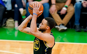 (影)Curry連132場季後賽進三分紀錄終結
