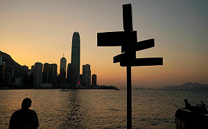 東方明珠早已褪色 調查顯示：六成港人盼2年內出走